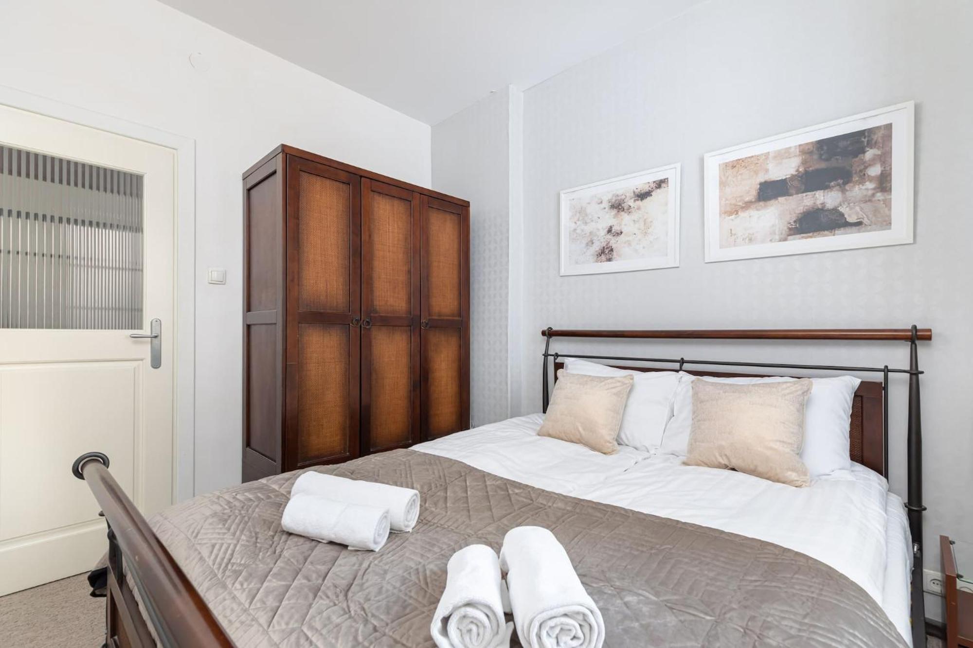 Fashioned Apartment Rycerska By Noclegi Renters Warsaw Luaran gambar