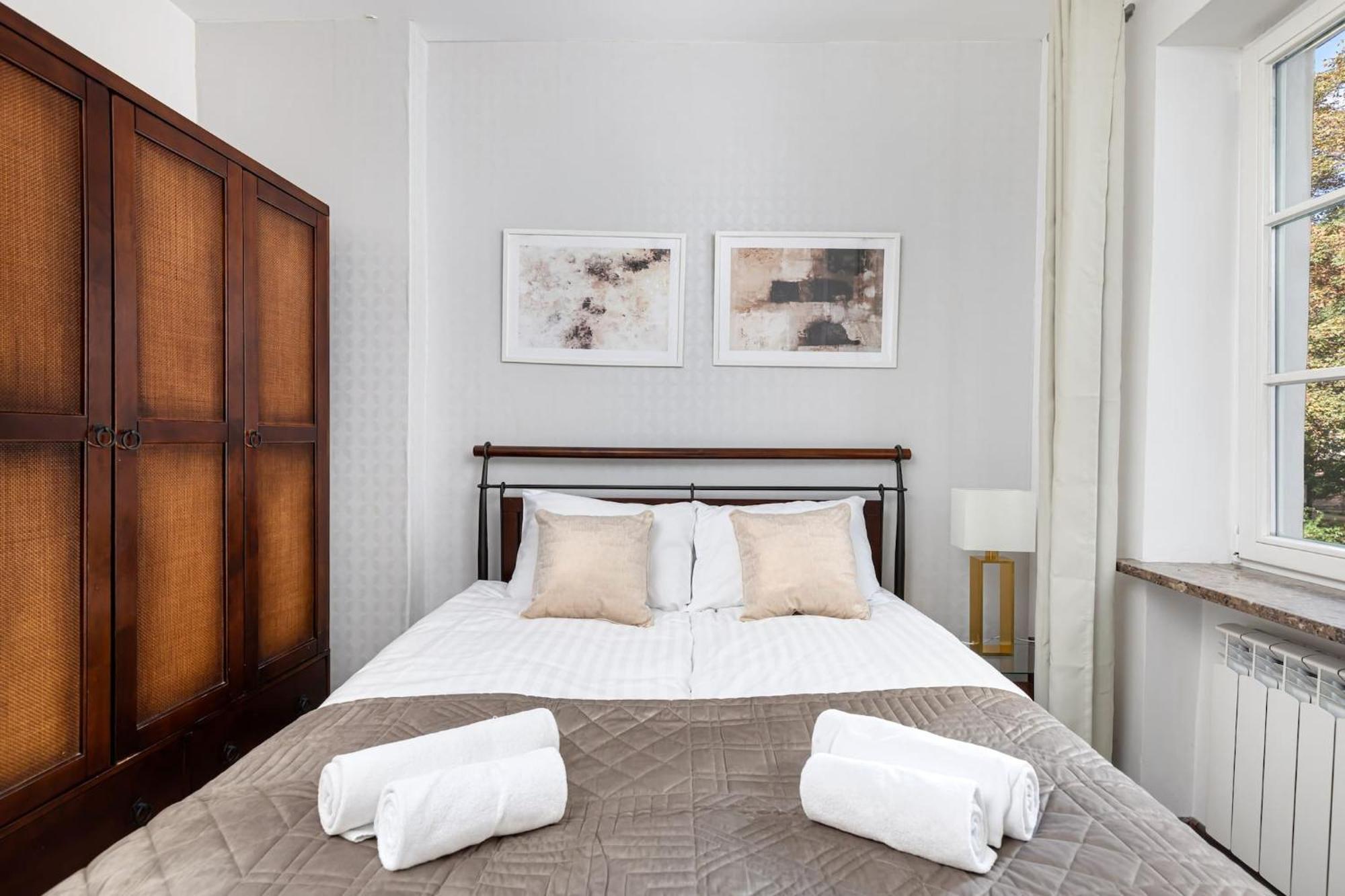 Fashioned Apartment Rycerska By Noclegi Renters Warsaw Luaran gambar